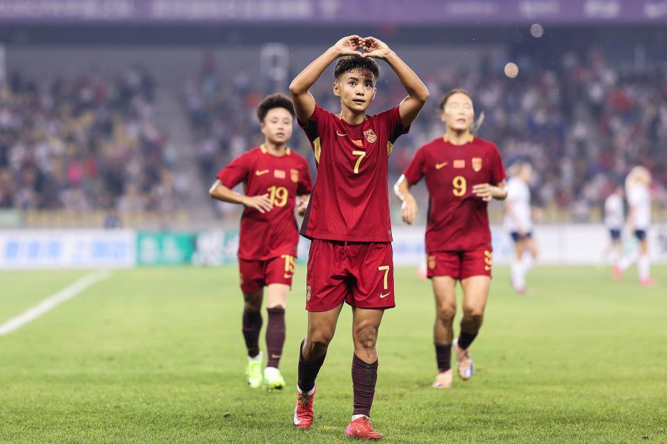 爱游戏体育-中国女足1-2俄罗斯 队史首负对手 王霜世界波难救主 86分钟被绝杀